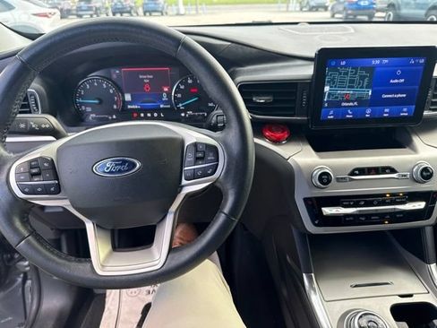 Used 2022 Ford Explorer XLT w/ Equipment Group 202A RWD image 8
