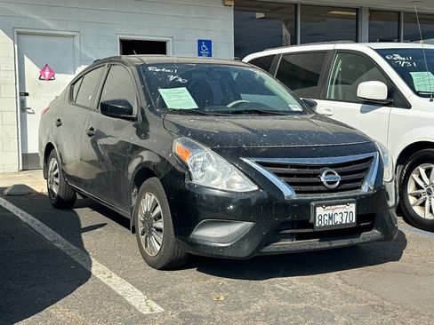 Used 2017 Nissan Versa S Plus FWD image 2