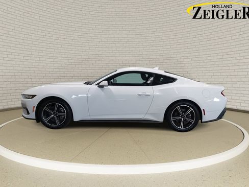 Used 2024 Ford Mustang Coupe image 8