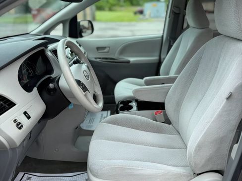 Used 2011 Toyota Sienna LE FWD image 25