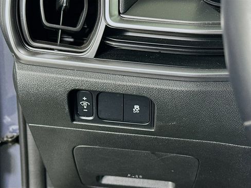 Used 2024 Kia Sorento S image 17