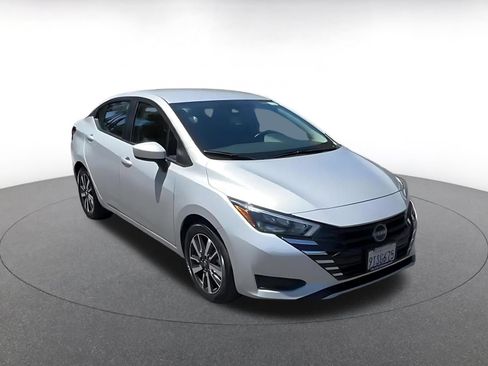 Used 2025 Nissan Versa SV FWD image 3