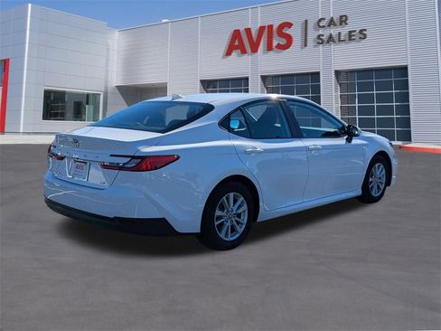 Used 2025 Toyota Camry LE image 7