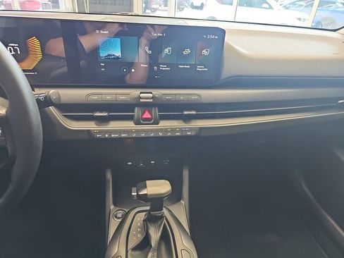 Used 2025 Kia K4 LXS image 22