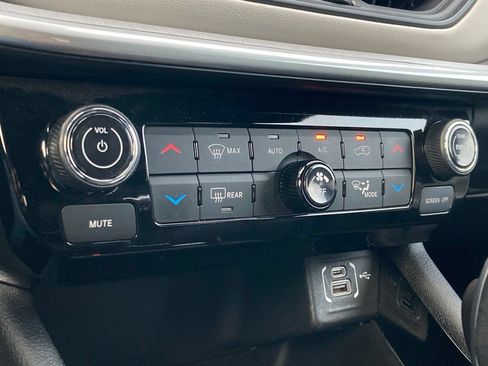 Used 2025 Jeep Compass Limited AWD/4WD image 24