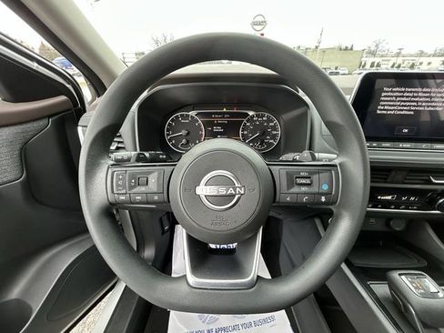 Certified 2023 Nissan Rogue SV image 18