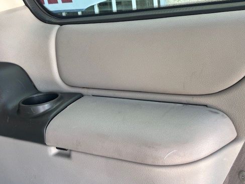 Used 2005 Chevrolet Venture LS w/ Easy Order Package FWD image 32