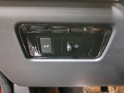 Used 2018 Jaguar F-PACE Prestige image 27