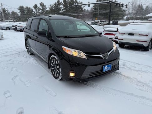 Used 2019 Toyota Sienna XLE Premium image 6