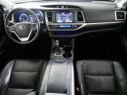 Used 2019 Toyota Highlander Limited Platinum image 10