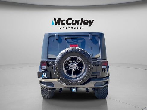 Used 2016 Jeep Wrangler Sahara AWD/4WD image 6