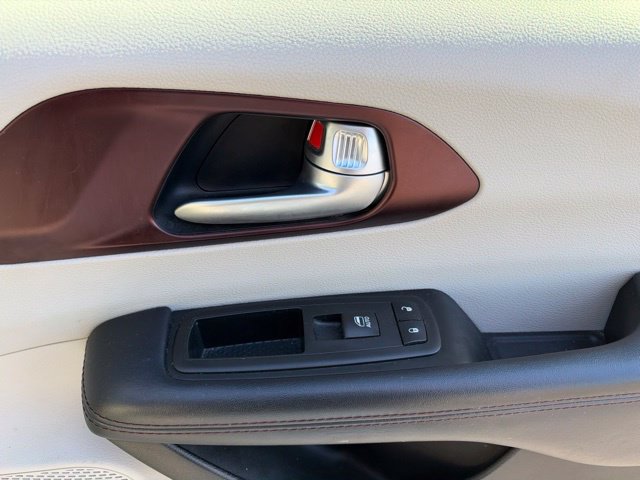 Used 2017 Chrysler Pacifica Limited w/ Advanced Safetytec Group FWD image 33