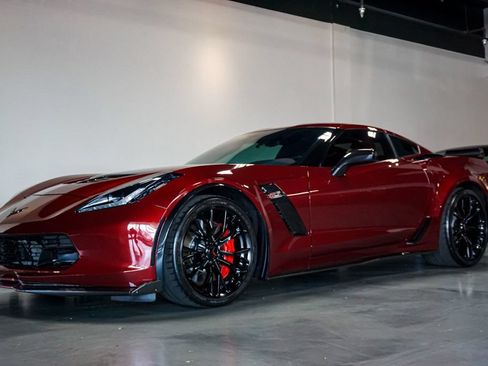 Used 2019 Chevrolet Corvette Z06 RWD image 3