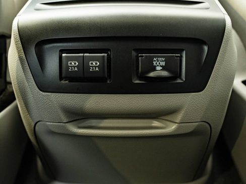 Used 2020 Toyota Sienna XLE FWD image 42