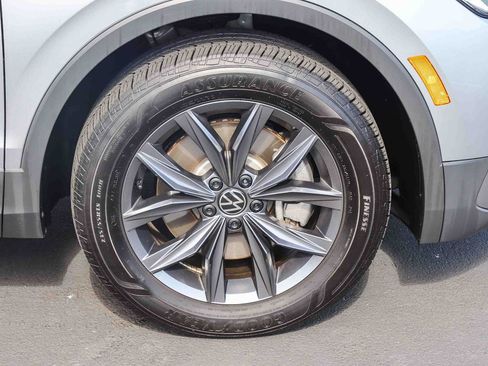 Used 2024 Volkswagen Tiguan SE FWD image 11