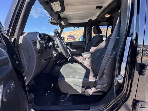 Used 2016 Jeep Wrangler Unlimited Rubicon w/ Max Tow Package image 9