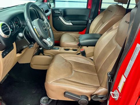 Used 2017 Jeep Wrangler Unlimited Rubicon w/ Connectivity Group image 14