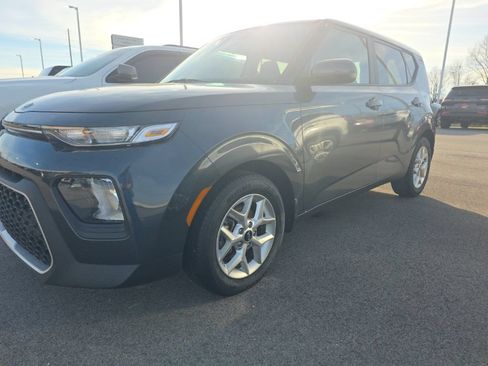 Used 2021 Kia Soul S FWD image 1