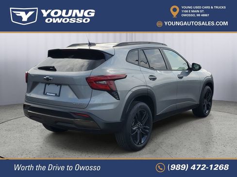 Used 2025 Chevrolet Trax ACTIV w/ Sunroof Package FWD image 3