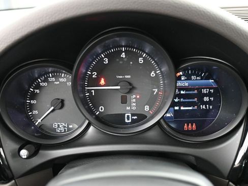 Certified 2022 Porsche Macan image 19