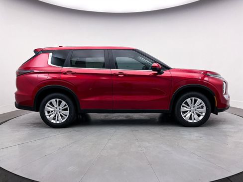 New 2025 Mitsubishi Outlander ES image 8