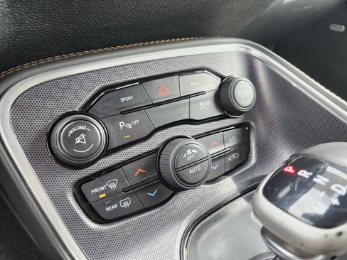 Used 2015 Dodge Challenger SXT Plus RWD image 30