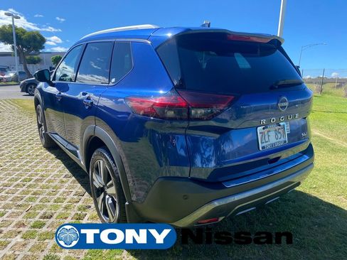 Used 2023 Nissan Rogue SL w/ SL Premium Package FWD image 5