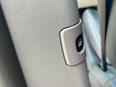 Used 2020 Dodge Grand Caravan SXT image 15