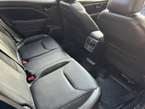 Used 2025 Subaru Forester Touring image 19