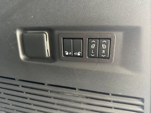 Used 2023 Chevrolet Tahoe High Country AWD/4WD image 35