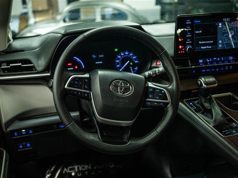 Used 2022 Toyota Sienna XLE w/ XLE Plus Package AWD/4WD image 14