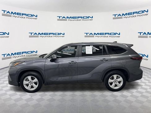 Used 2024 Toyota Highlander LE FWD image 2