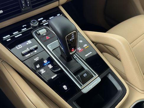 Certified 2023 Porsche Cayenne AWD/4WD image 18