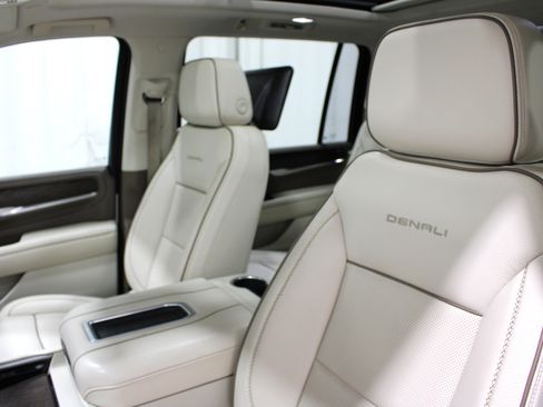 Used 2023 GMC Yukon XL Denali RWD image 4