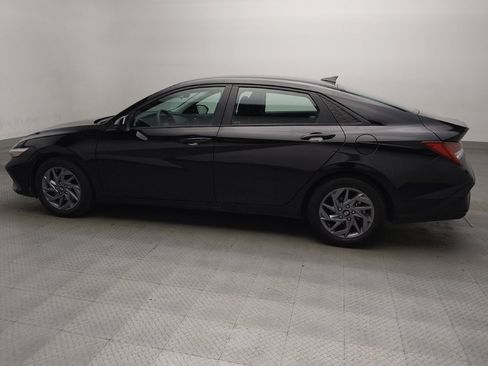 Used 2024 Hyundai Elantra Blue FWD image 3