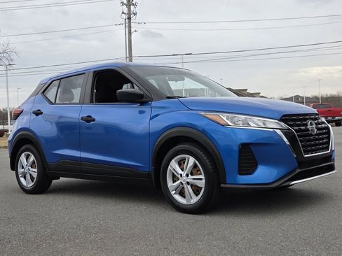 Used 2021 Nissan Kicks S image 4