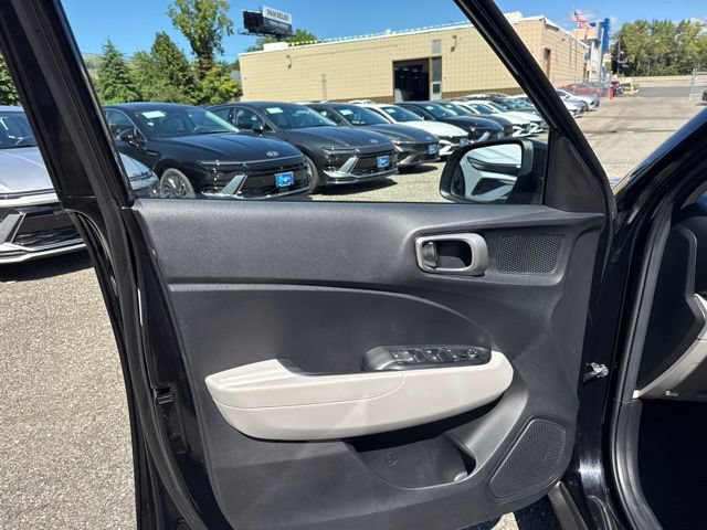 Used 2026 Hyundai Venue SEL FWD image 36