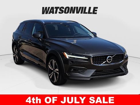 Used 2025 Volvo V60 B5 Cross Country Plus AWD/4WD image 1