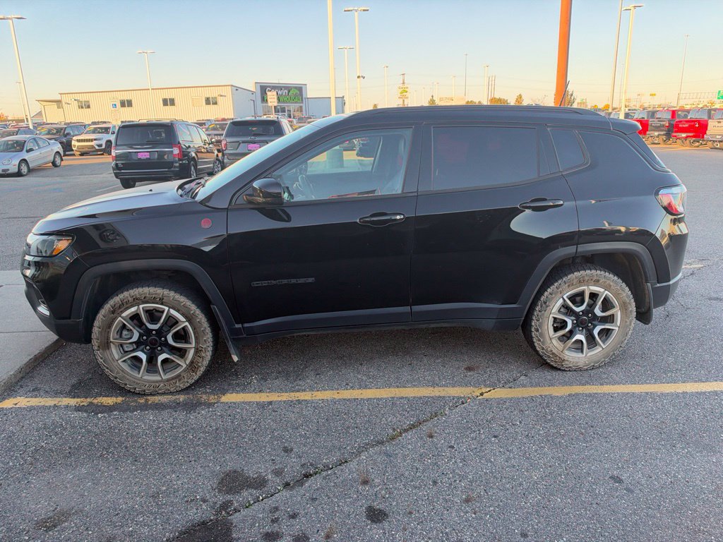 Certified 2025 Jeep Compass Trailhawk AWD/4WD image 5