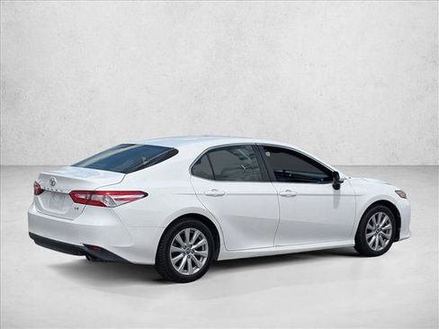 Used 2018 Toyota Camry LE image 5