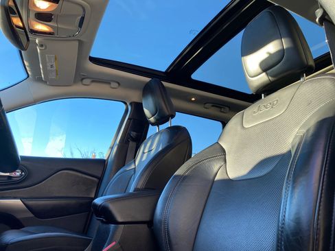 Used 2019 Jeep Cherokee Limited image 26