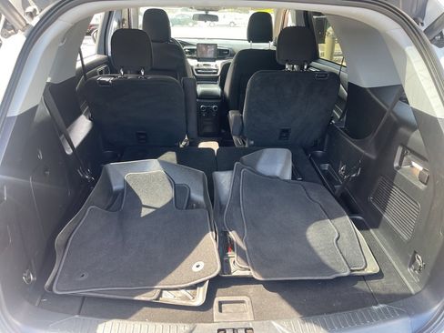 Used 2022 Ford Explorer XLT image 22