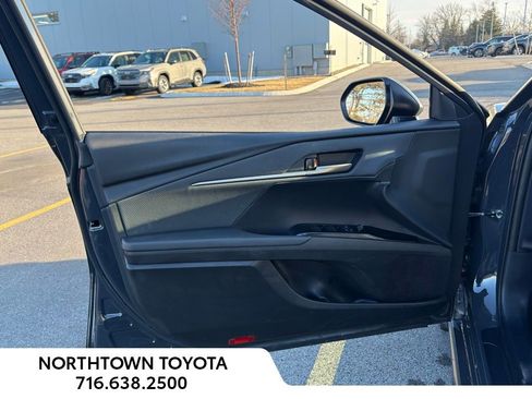 Used 2025 Toyota Camry SE w/ Convenience Package image 26