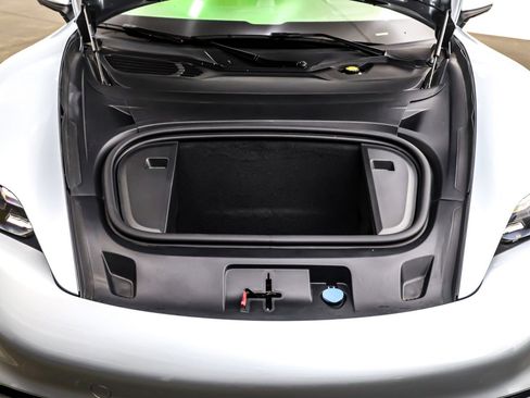 Used 2022 Porsche Taycan image 12