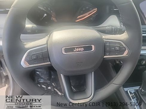 Used 2025 Jeep Compass Limited AWD/4WD image 7