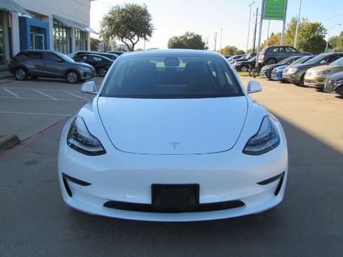 Used 2019 Tesla Model 3 Standard Range image 2