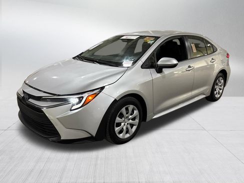 Used 2023 Toyota Corolla LE FWD image 3