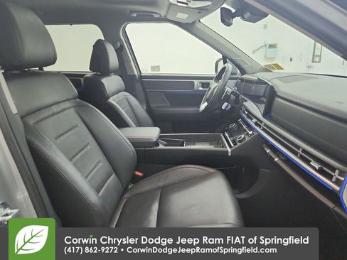 Used 2025 Hyundai Santa Fe Limited AWD/4WD image 33