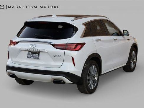 Used 2023 INFINITI QX50 Luxe FWD image 9