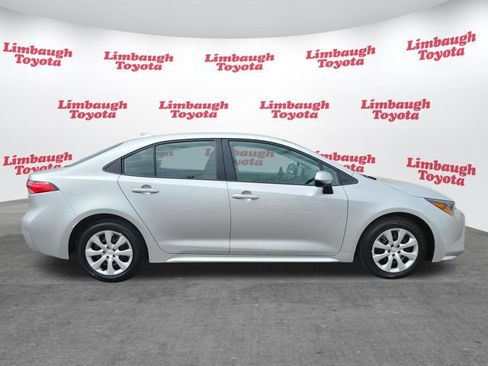 Used 2025 Toyota Corolla LE image 2